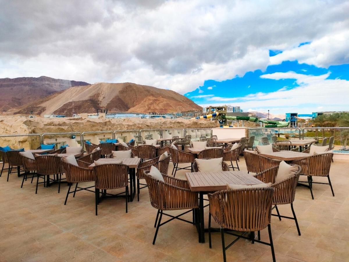 Eastern El-Galala Aquapark Ain Sokhna 호텔 아인 수크나 외부 사진 The rooftop bar at the hotel